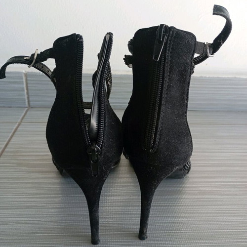 Deezee black sandals with straps size 40 like new