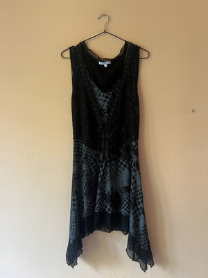 Black dress with bust ties and waist belt, new, size XL but fits M