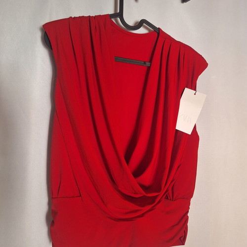 Zara top new in red, size M