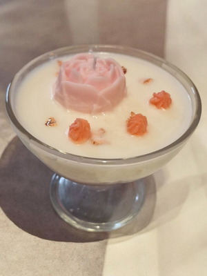 Luxury Handmade Candle in Glass with Flower Design