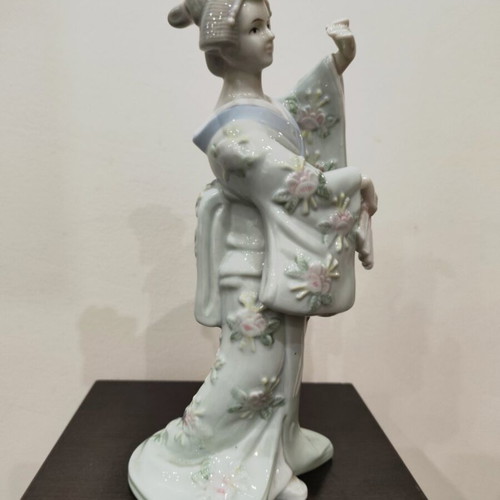 Vintage Porcelain Geisha Figurine with Fan 25 cm like new