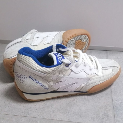 Badminton Hi-Tec Shoes new, size 37-37.5, white and blue