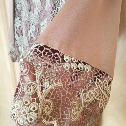 Skirt and blouse set formal like new, pink-mauve apple with lace