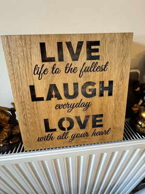 Picture frame with lights like new, hanging with message