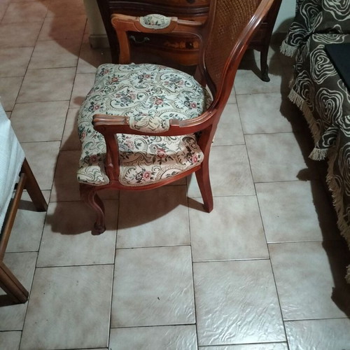 Vintage wooden armchair like new, ideal for living room