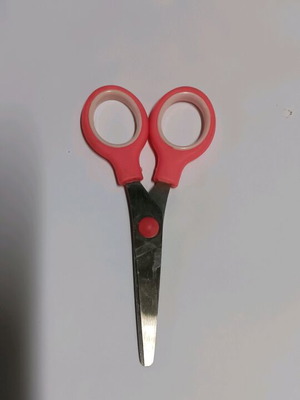 Craft scissors like new with pink handle
