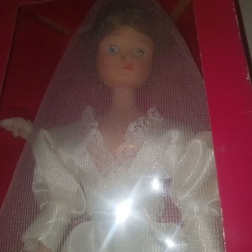 Wendy doll 90s like new, bride