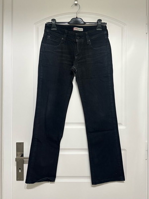 Levi’s 570 straight fit jeans black like new