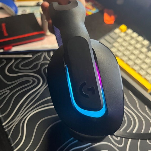 Logitech G522 Lightspeed headphones used with minor arm crack
