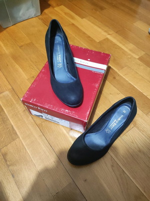 Marco Tozzi leather pumps size 38 like new black