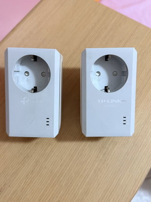 TP-Link TL-PA4010P AV500 Powerline adapter σετ 2 μεταχειρισμένα με ενσωματωμένη πρίζα