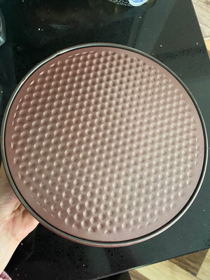 Baking pan with removable bottom used