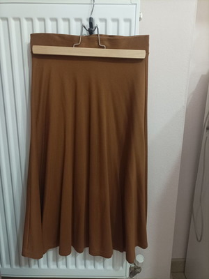 Tabba skirt like new, size XS, brown