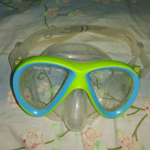 Children's snorkeling mask