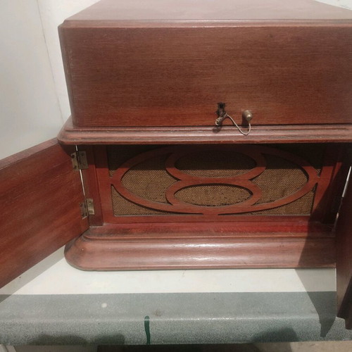 Gramophone from 1910 like new in excellent condition