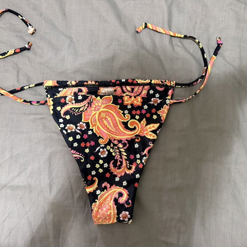 DeCoro bikini bottom Medium new, paisley print black base