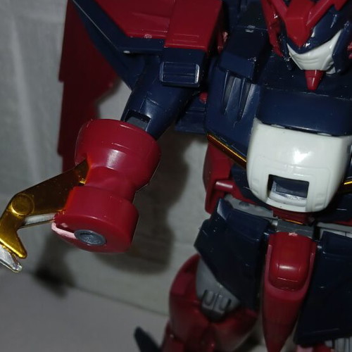 Bandai Gundam Epyon 1995 figure used, missing one hand