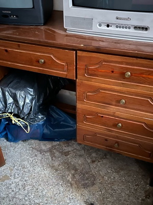 Γραφείο μεταχειρισμένο από ξύλο σε καλή κατάσταση