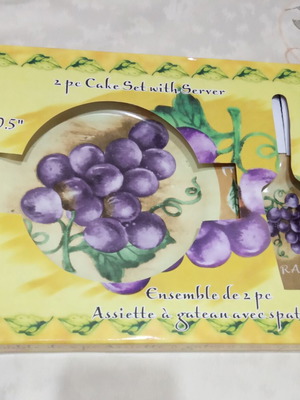 Ceramic cake plate and spatula set like new with design