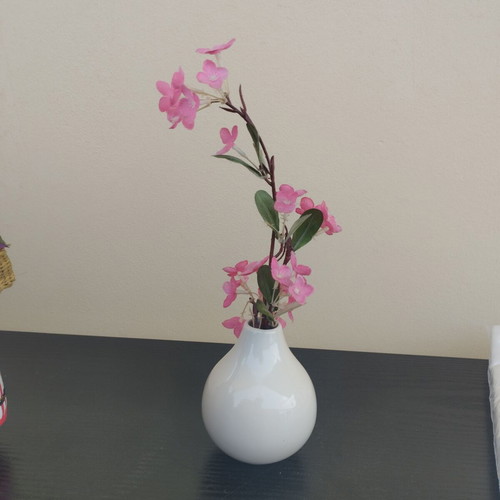 Decorative porcelain vase like new, 9 cm height