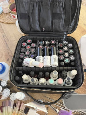 Nail equipment set