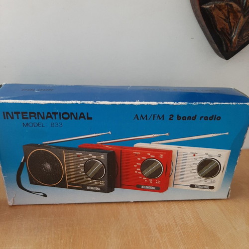 International Model 833 Vintage Portable Radio like new