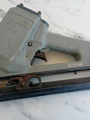Senco air nailer like new, nails 2.5-6 cm
