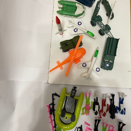 Various used military figures, pack of 2 sets
