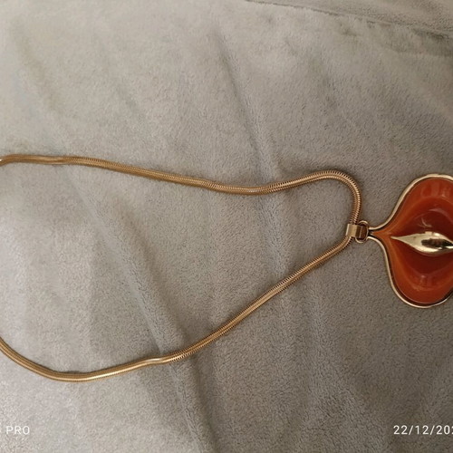 Necklace like new, red and gold