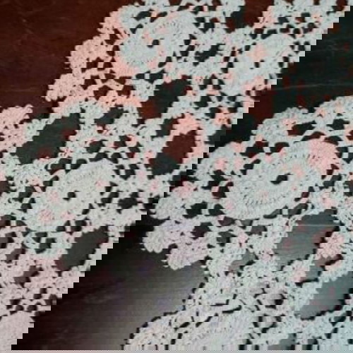 Τραπεζοκαρέ μεταχειρισμένο χειροποίητο σε βελονάκι, σχήμα ρόμβου 0,77x0,43