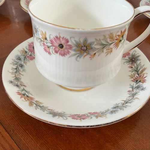 Royal Albert Paragon Belinda tea set, 6 cups with saucers, tall teapot and creamer