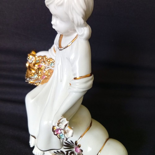 Capodimonte porcelain figurine like new, 15/12 cm