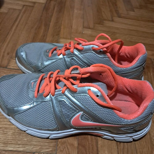 Nike athletic shoes used, size 41, grey and silver