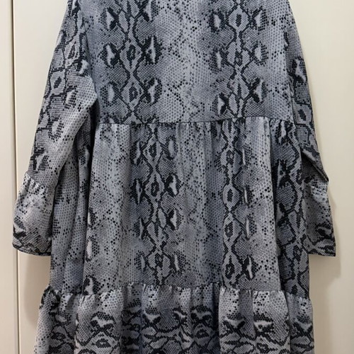 Dress oversized with snake pattern like new, black and grey