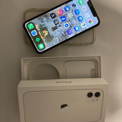 iPhone 11 128GB like new, white, Apple iOS