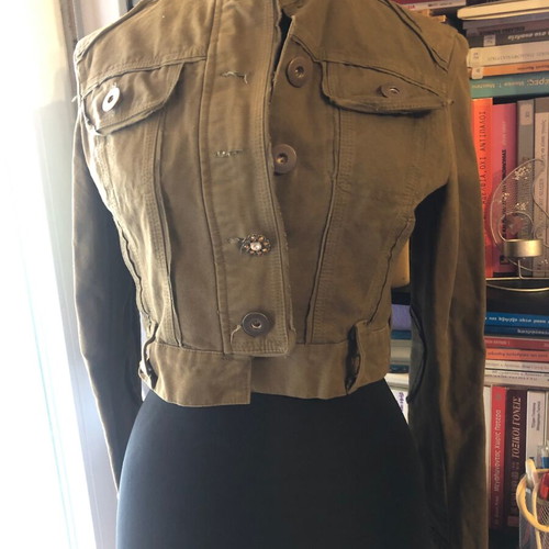 Military Cropped Jacket Thesis like new in khaki color