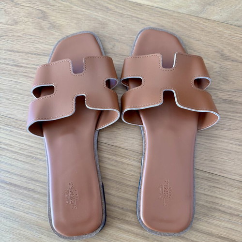 Hermes leather slippers, size 40, tan color