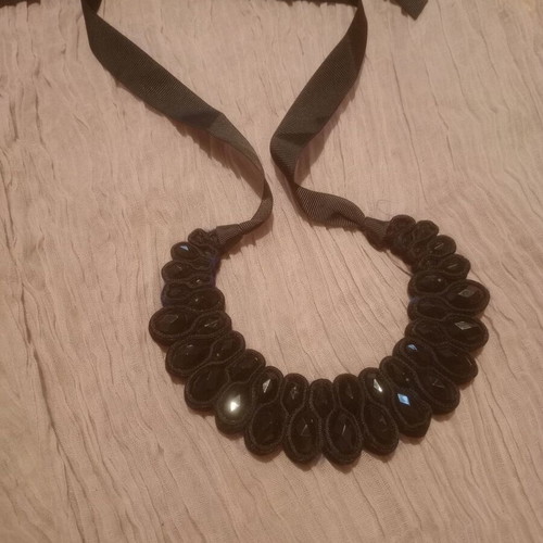 Choker necklace new, black knitted with stones