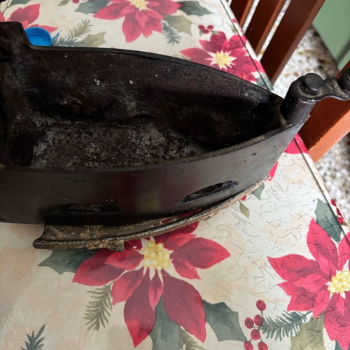 Iron with base and charcoal used
