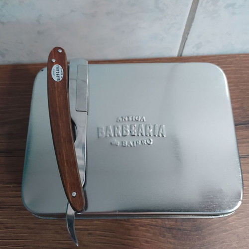 Antiga Barbearia de Bairro Shavette razor like new, wooden handle