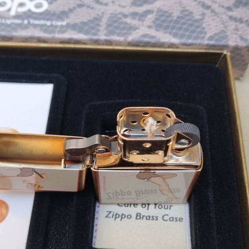Zippo The Petty Girl Pinup Art Gift Set like new, 1997 Memphis Bell