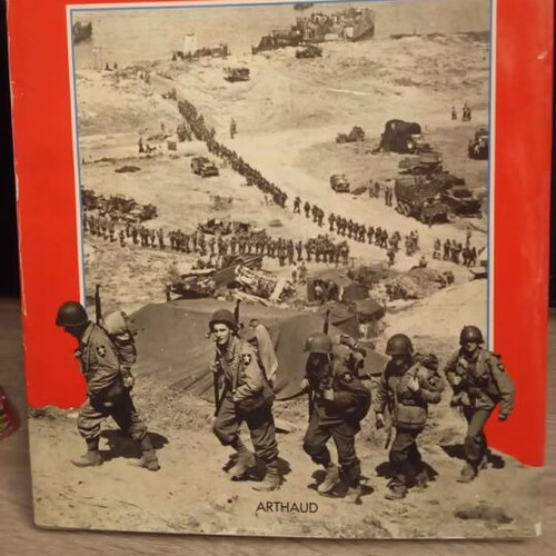 Photo book for 1944 in France like new, French language