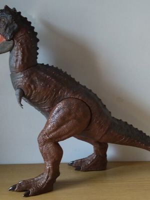 Jurassic World Carnotaurus Toro action figure like new