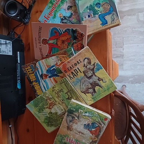 Classic children's books vintage set of 7, like new, Greek