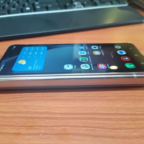 Samsung Fold 5 512GB smartphone with faulty inner screen