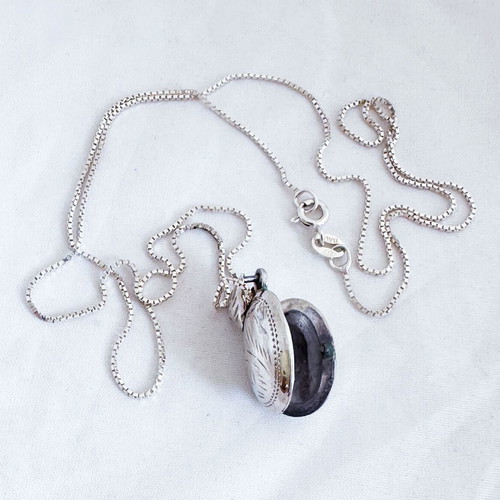 Vintage silver necklace with 925 silver photo locket, like new