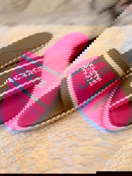 Σαγιονάρες Lacoste