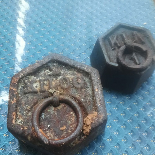 Weights 1 kilo and 2 kilos
