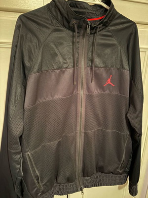 Jordan men's jacket MEDIUM.