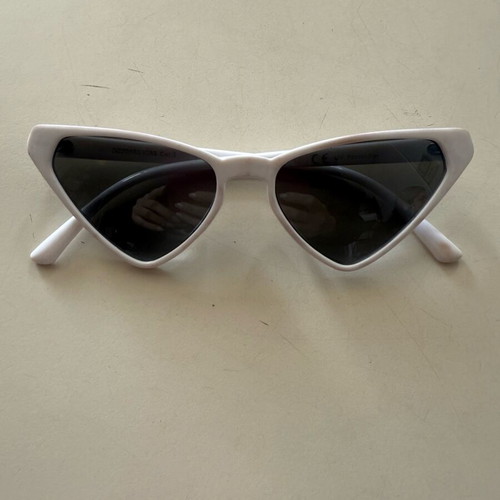 Cat eye sunglasses white like new with UV protection